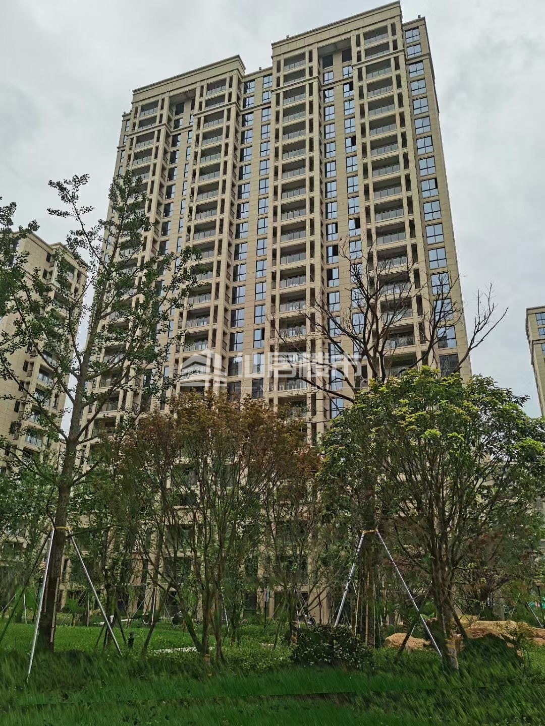 出租嘉乐苑4室2厅2卫139平米3500元/月住宅