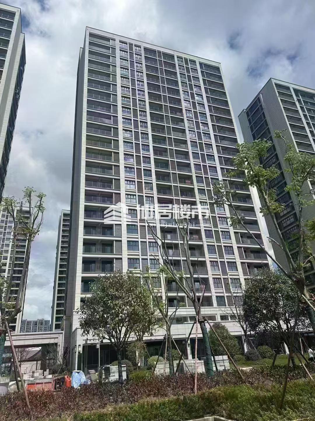 育华小区105平方，毛坯房，60万