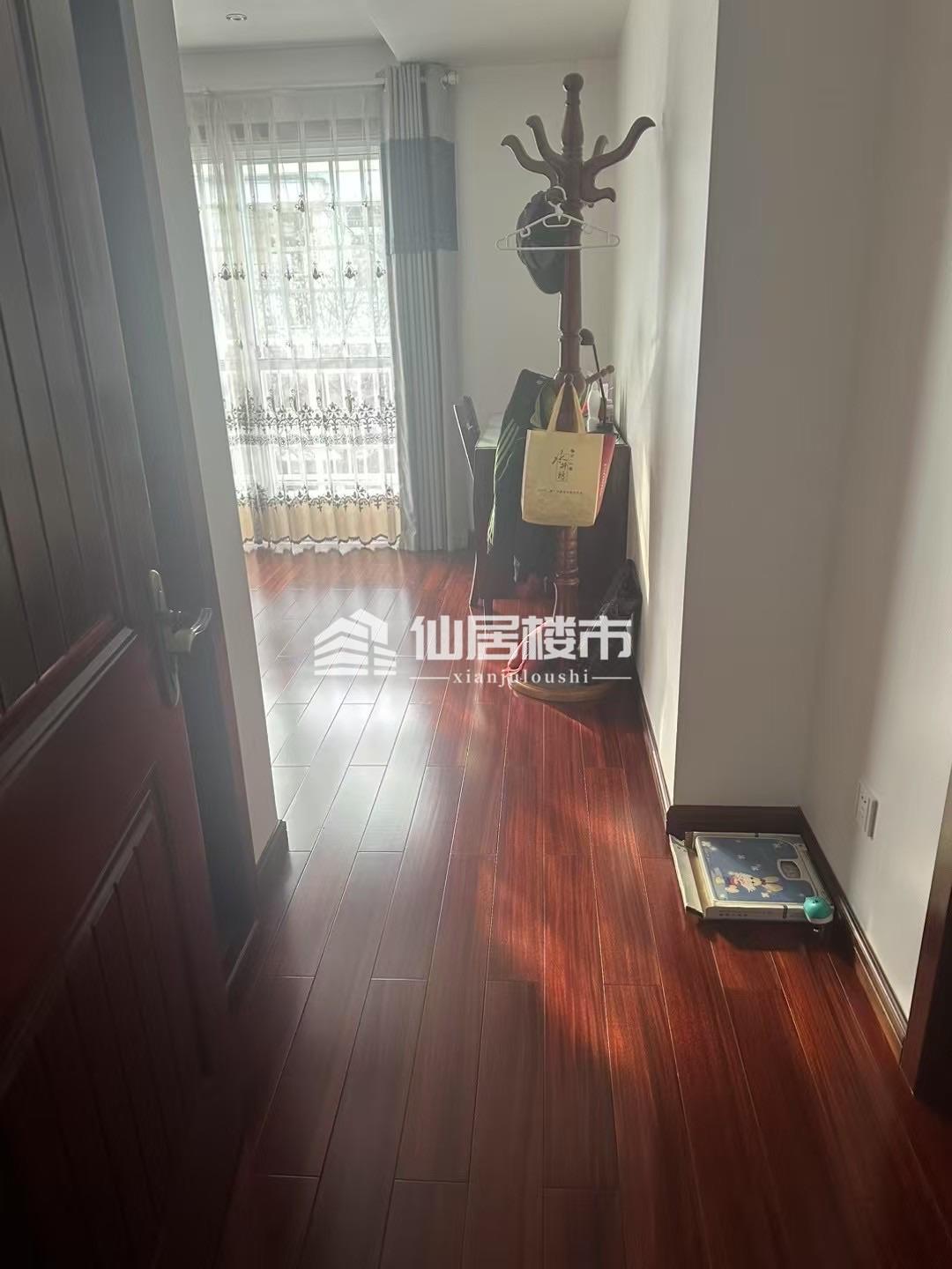 出售南门附近两间4层半，新装修，装修了80万，出售420万