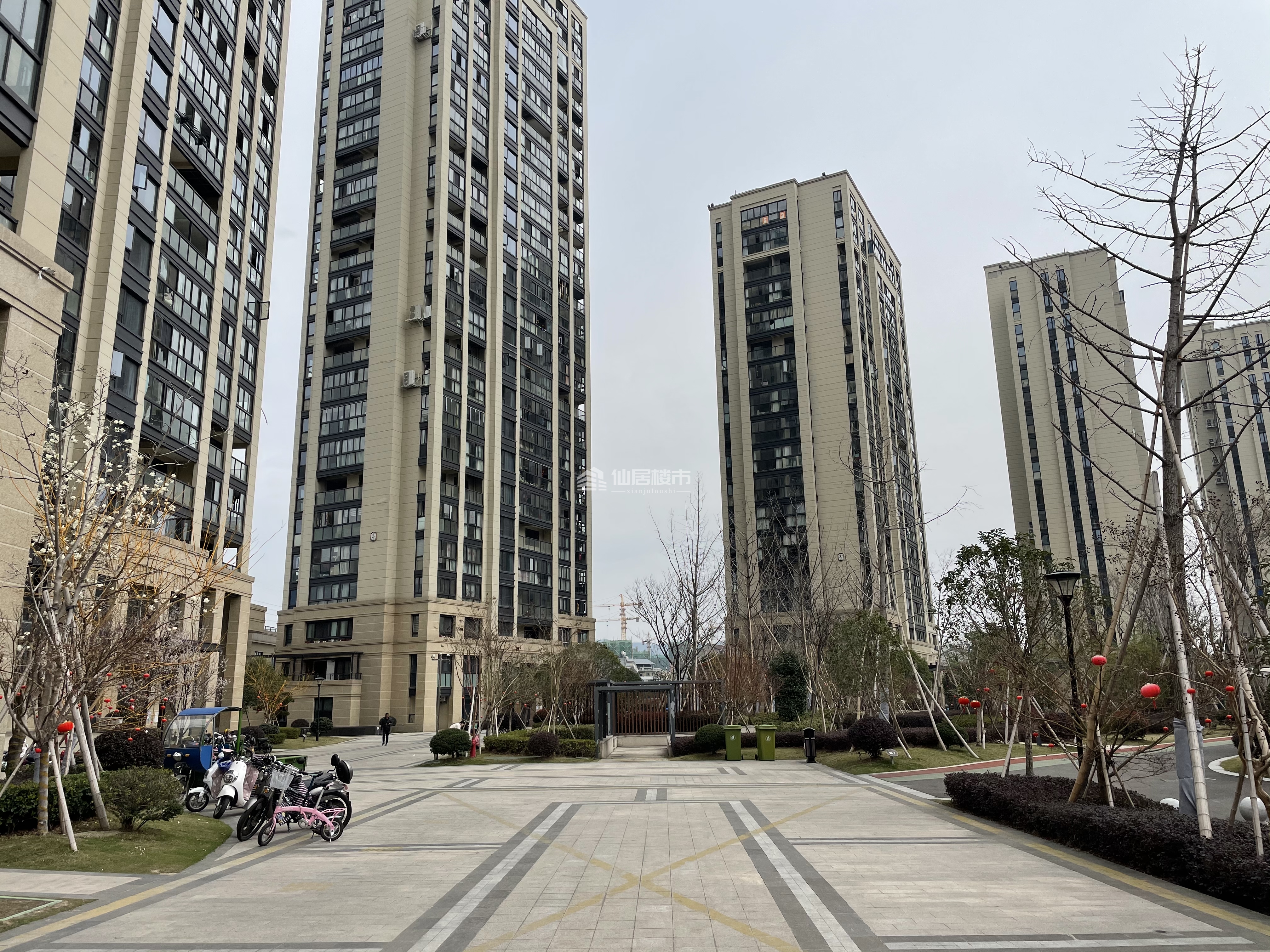 出售玲珑郡套房，4室2厅2卫，118平，东灿，精装修，售价168万，车位另算，