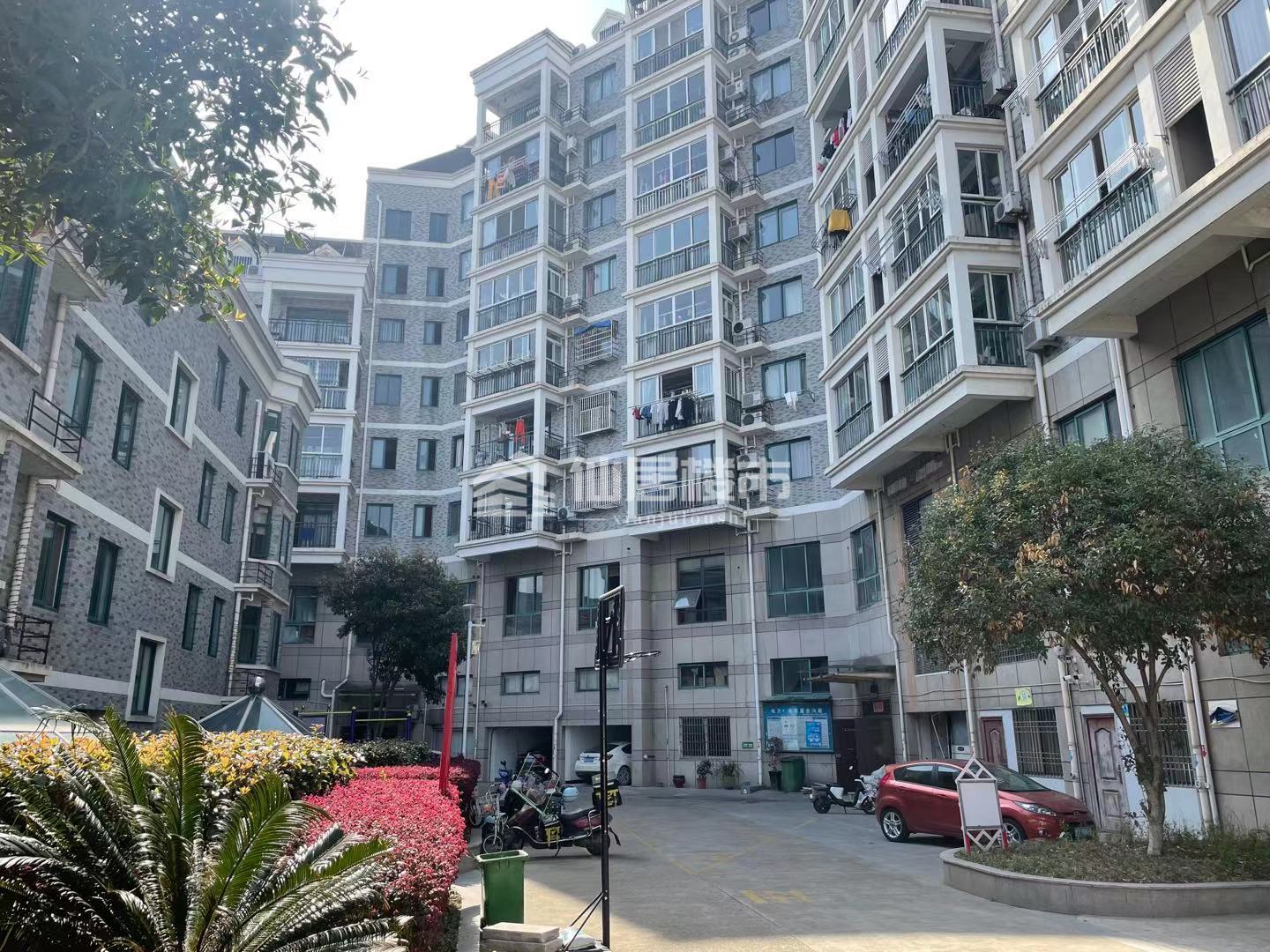 兴和门单身公寓56平方，精装修，58万