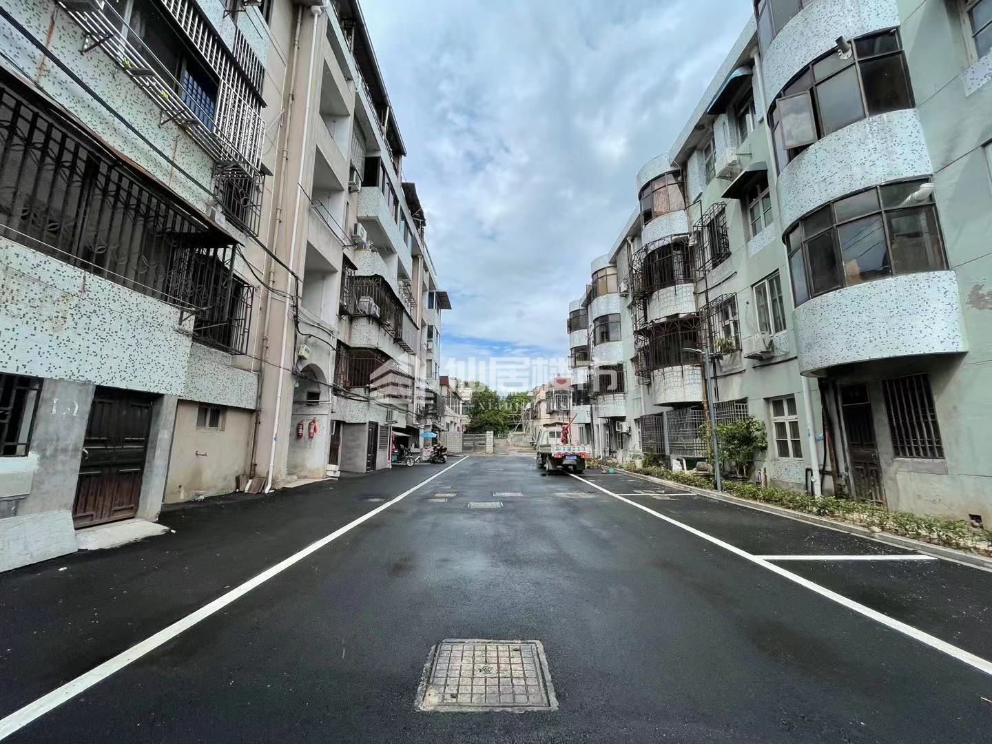 外滩新村套间四室两厅两卫简单装修证满价格78万