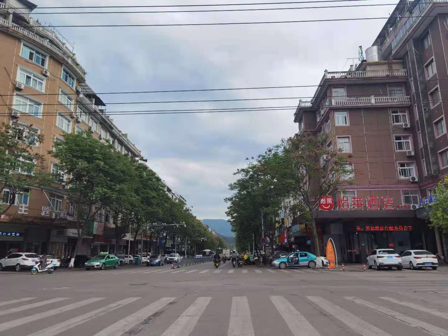 法院附近店面2间6层有围院留有电梯井售548万