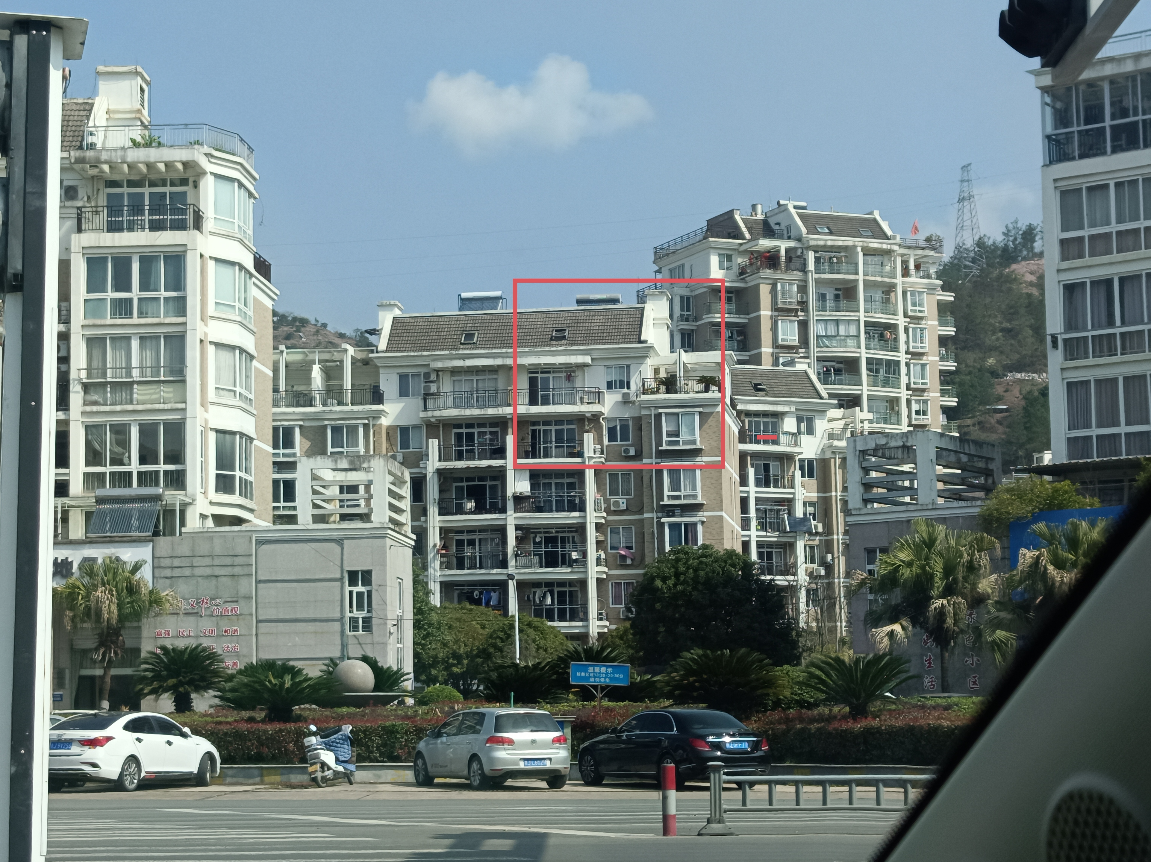 出售锦绣明珠春晓苑东灿跃层6室3厅3卫211 、底楼储藏室11，地上车库23