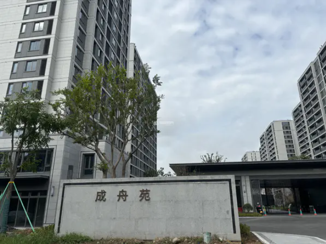 急售成舟苑3室2厅2卫120平米109万住宅