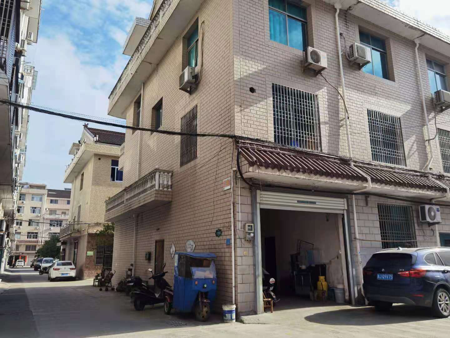 出售世纪新村5室2厅4卫190平米225万住宅