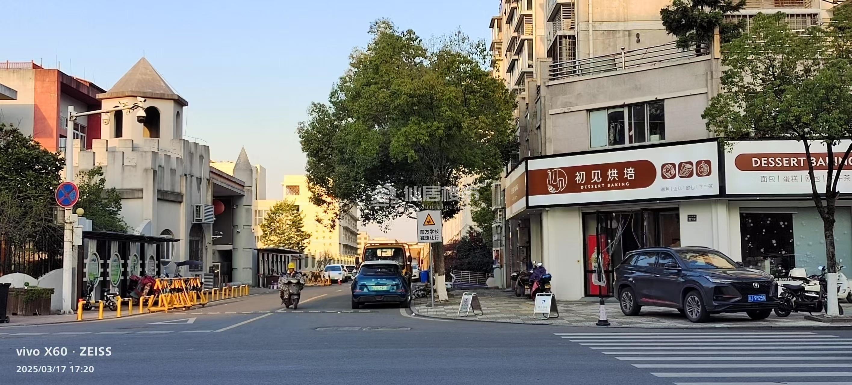 出租华龙新城花园3室2厅2卫139平米2000元/月住宅