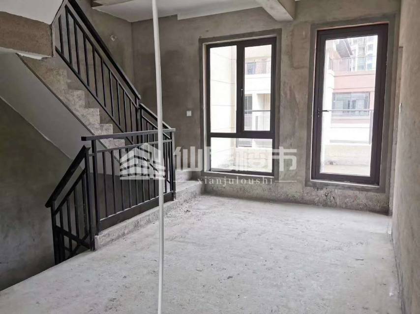 ，西门街复式跃层213平，205万，需要大面积的看过来