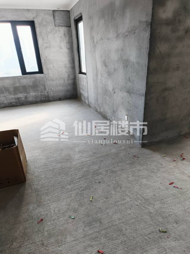 出售成舟苑4室2厅2卫150平米136万住宅，灿头，毛坏楼佳，日光好