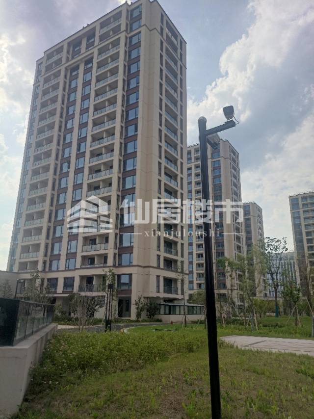 悦公馆套房半装修出售，证202平方，5室3卫，有小部分装修，价格实惠