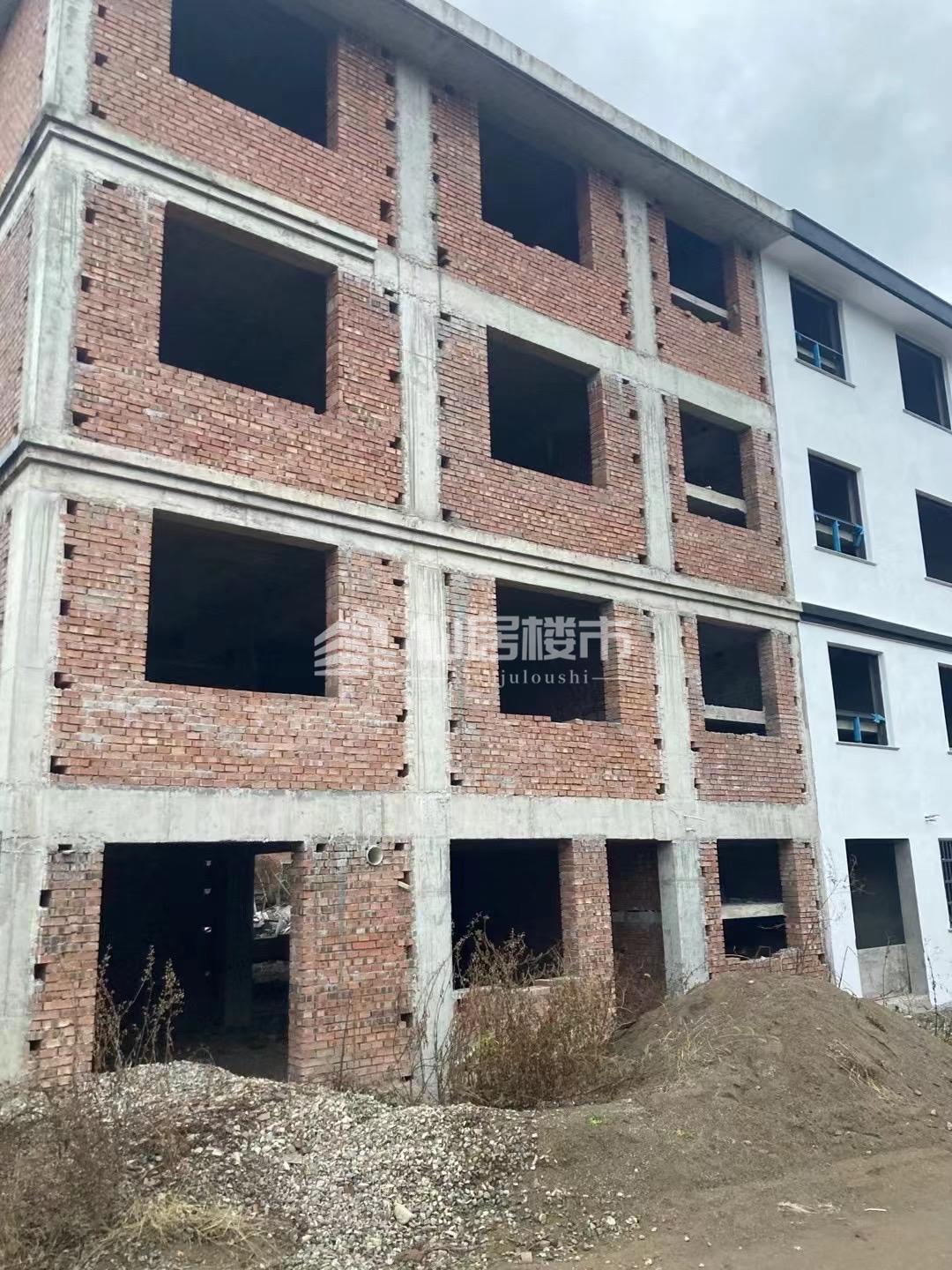 出售下各2间半地到天毛坯90万住宅