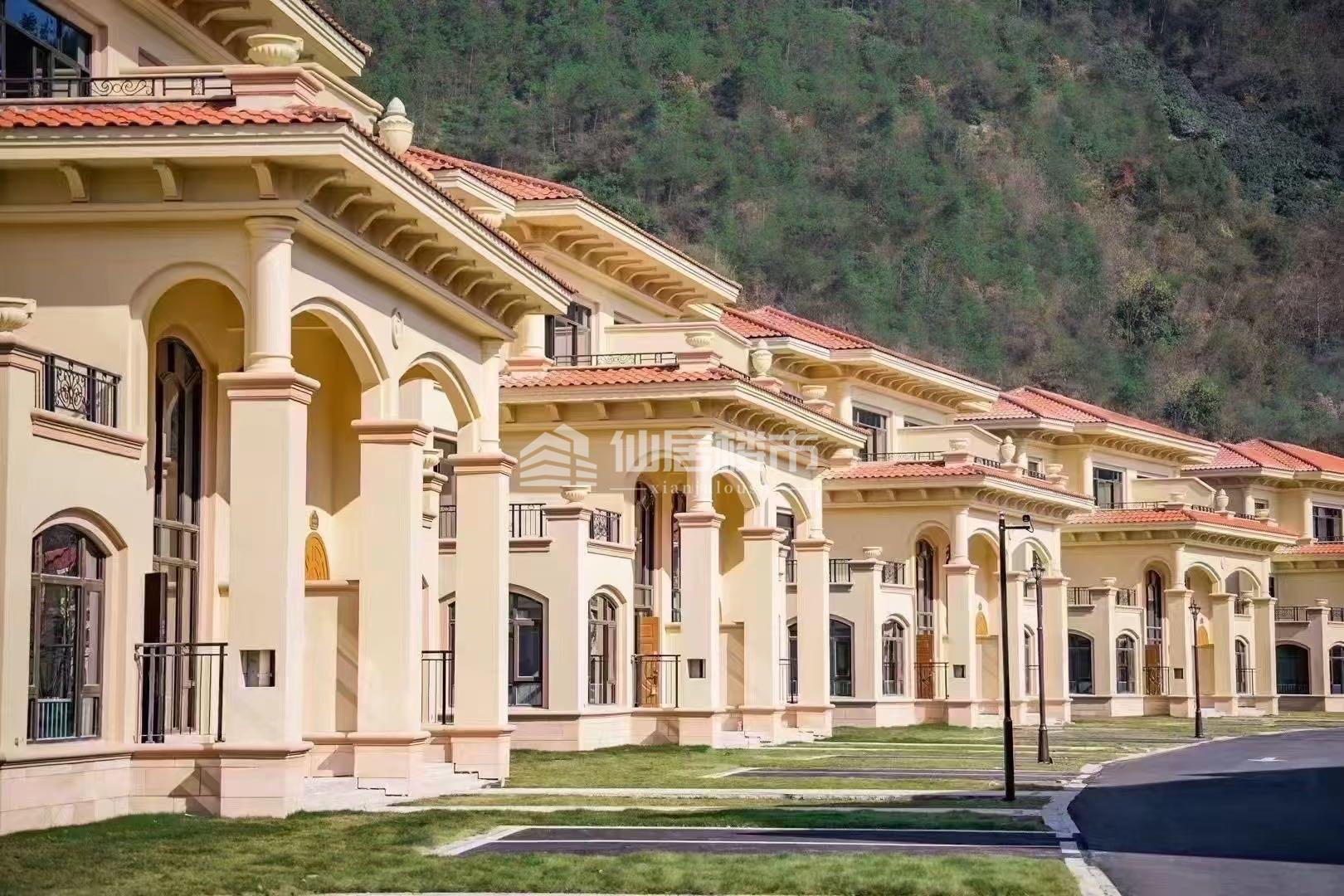 出售北岸绿洲双排别墅538万住宅