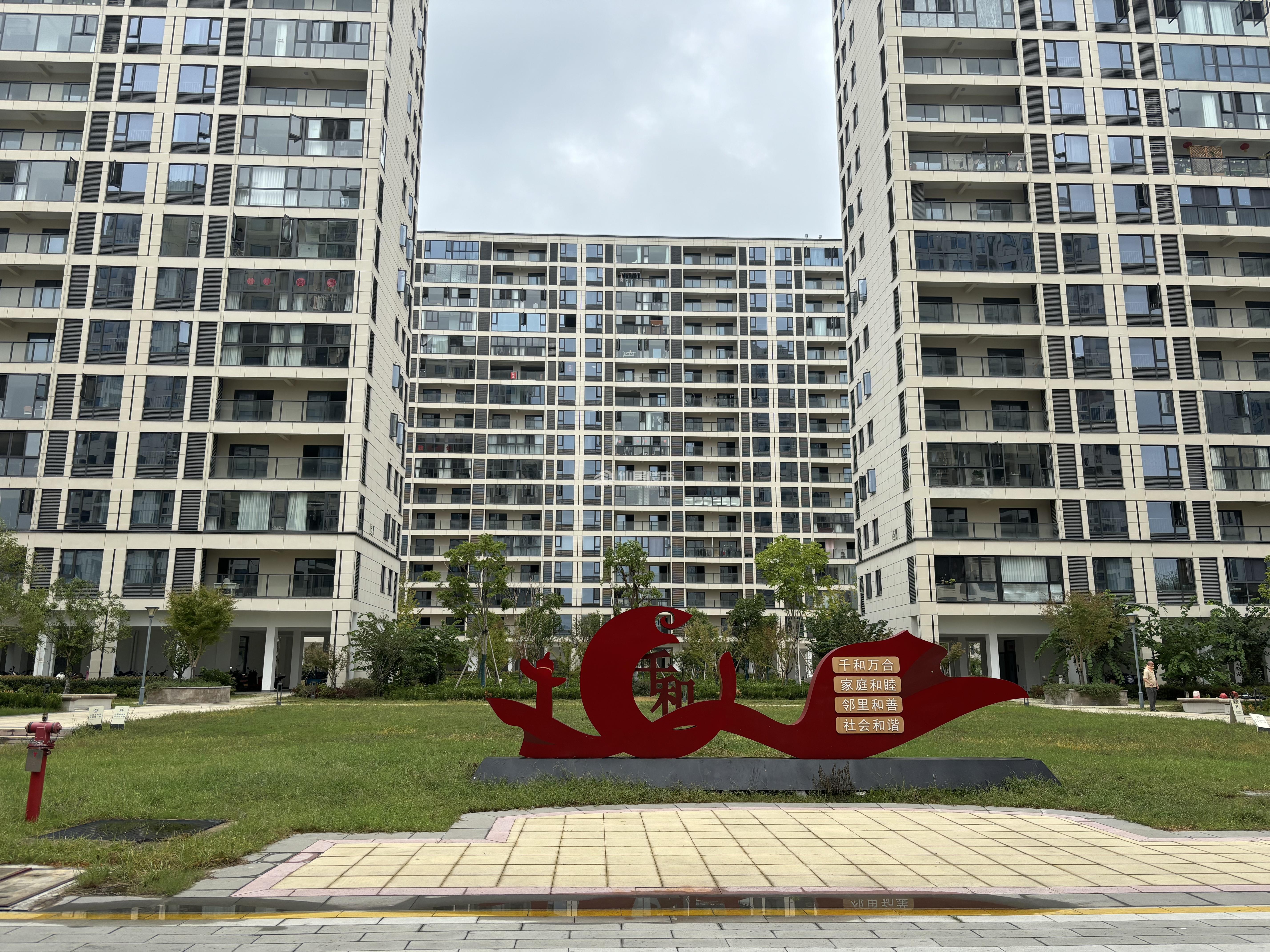 出售千和小区2室1厅1卫65平米51.5万住宅楼层好，证满二年过户低