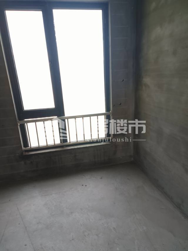 出售城北东路9室5厅5卫450平米350万住宅，毛坏一楼高跳，前后开阔，