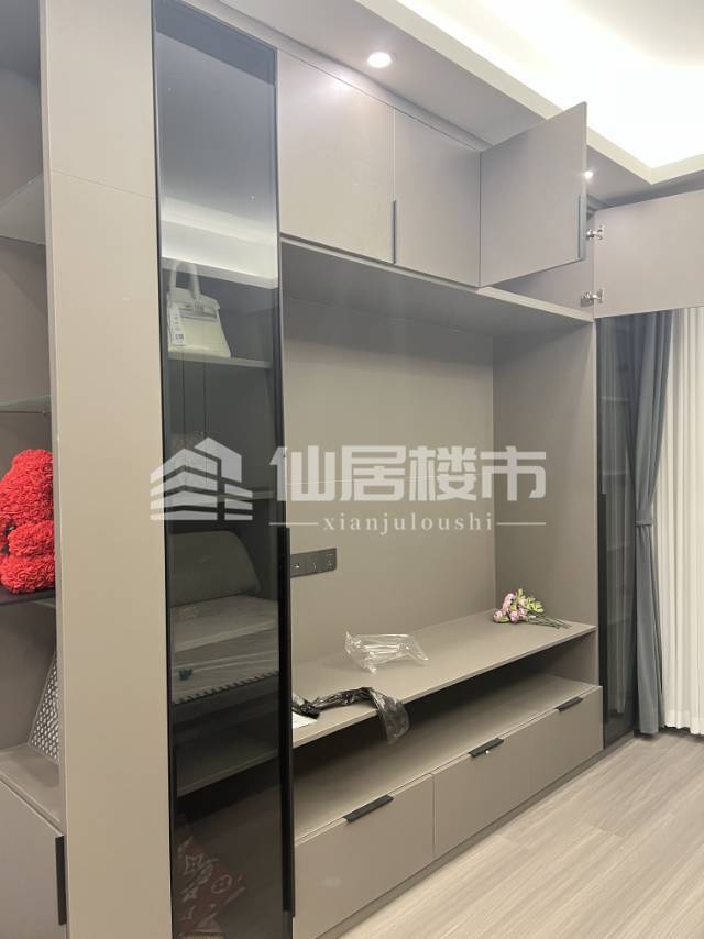 出售阳光.爱琴海1室1厅1卫精装修灿头